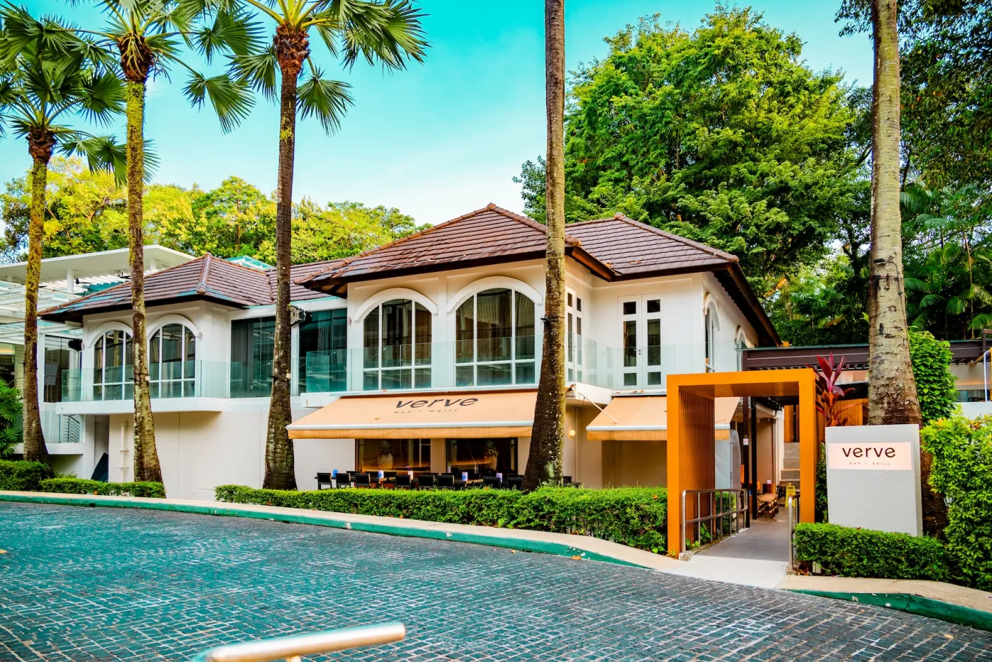 ヴァーヴ・バー・アンド・グリルの屋外席