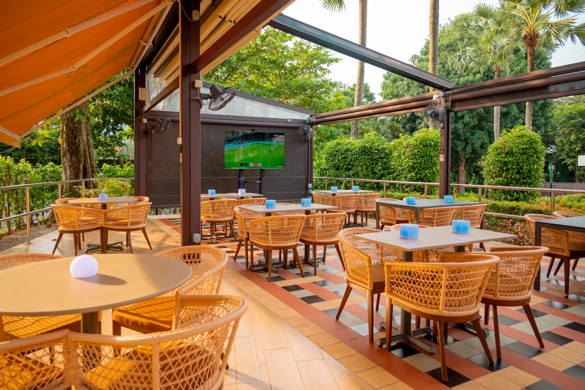 ヴァーヴ・バー・アンド・グリルの店内