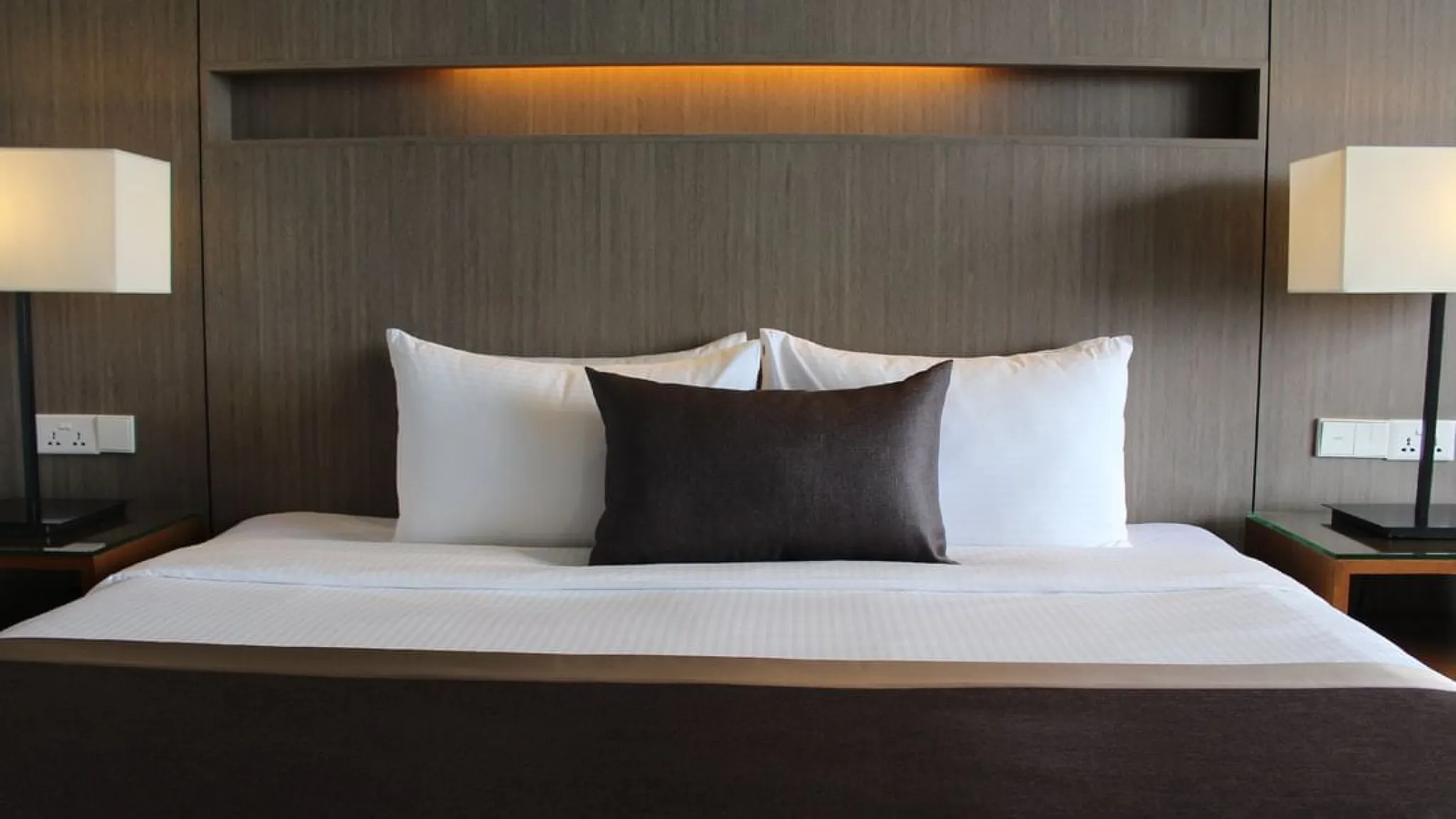 デラックスルームのベッド